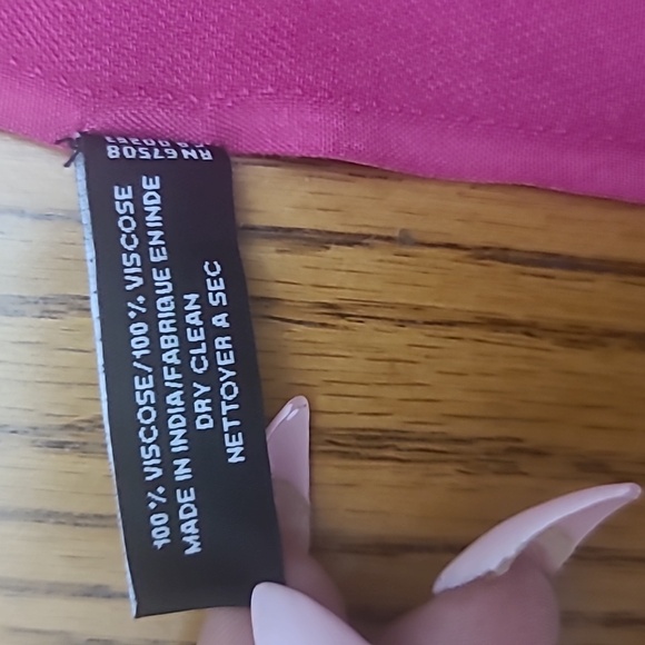 Jones NY fushia Pashmina/Shawl/Scarf/Cover-up w/Fringe (NWT) - Picture 3 of 4